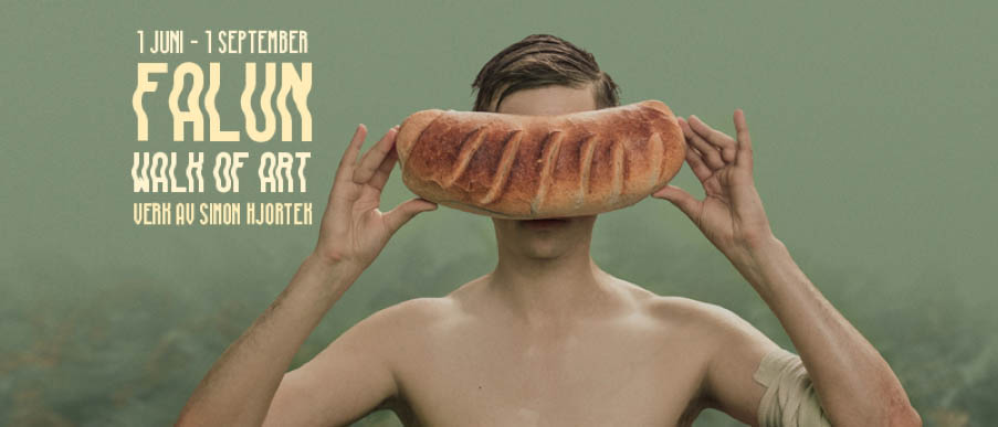 Konstverk där en man med bar överkropp håller ett stort bröd eller korvbröd framför ansiktet