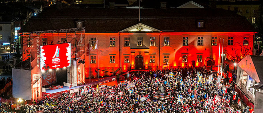 Bild över Rådhuset och Stora torget när prisceremoni arrangerades under skid-VM 2015.
